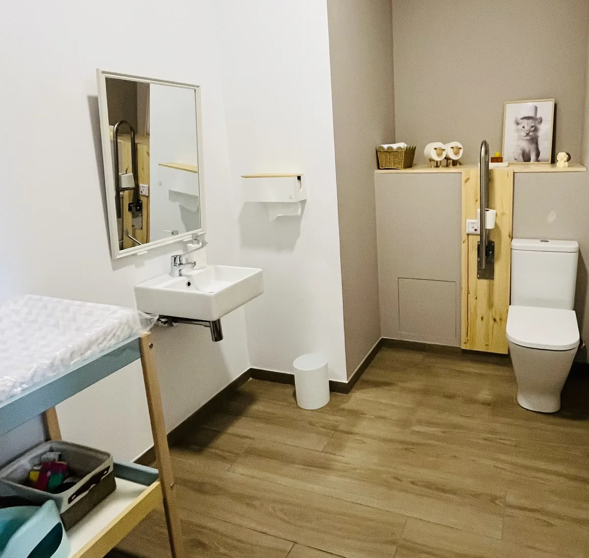 Baño adaptado para familias en el Centro Pediátrico ETAPAS