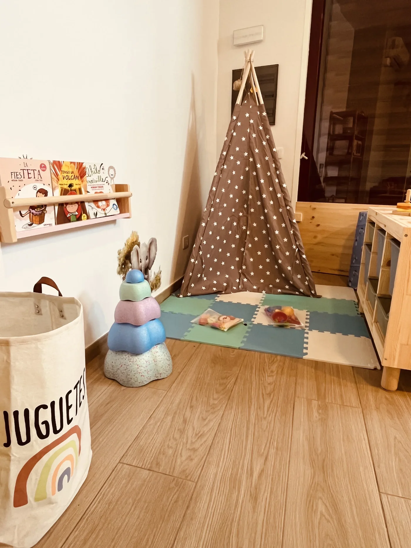Zona de juegos para niños en el Centro Pediátrico ETAPAS