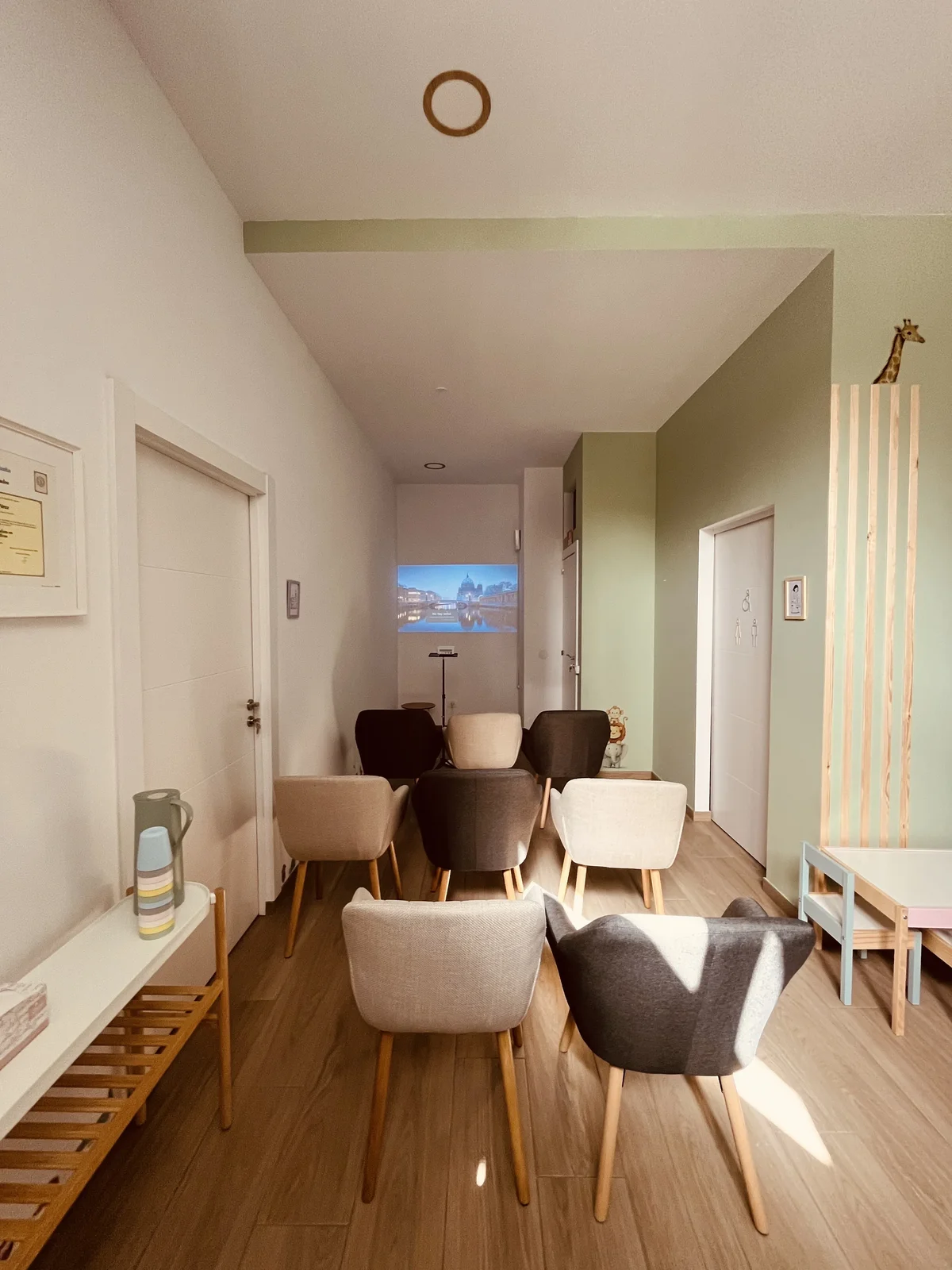 Sala de talleres para familias del Centro Pediátrico ETAPAS